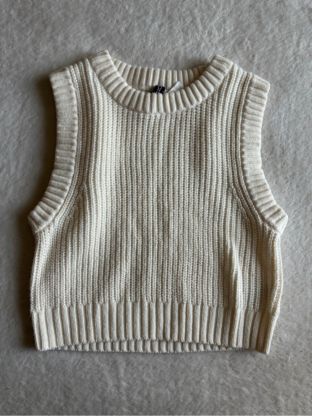 H&M Cream Ribbed Sleeveless Crew Neck Sweater Vest